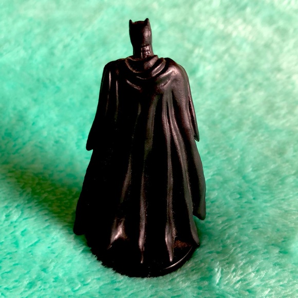 Mini Batman Figurine - Picture 2 of 4